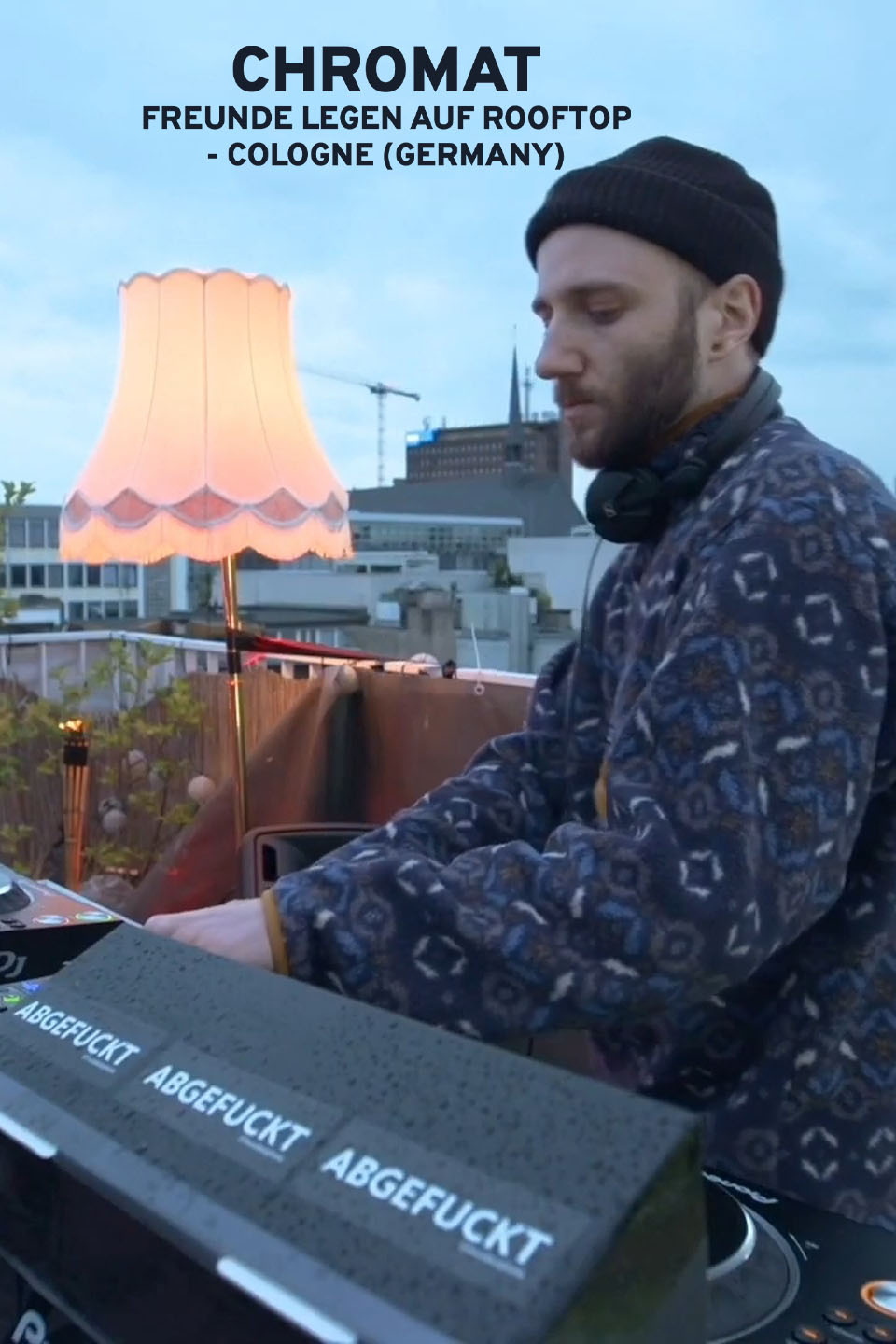 Chromat: Freunde Legen Auf Rooftop - Cologne (Germany)